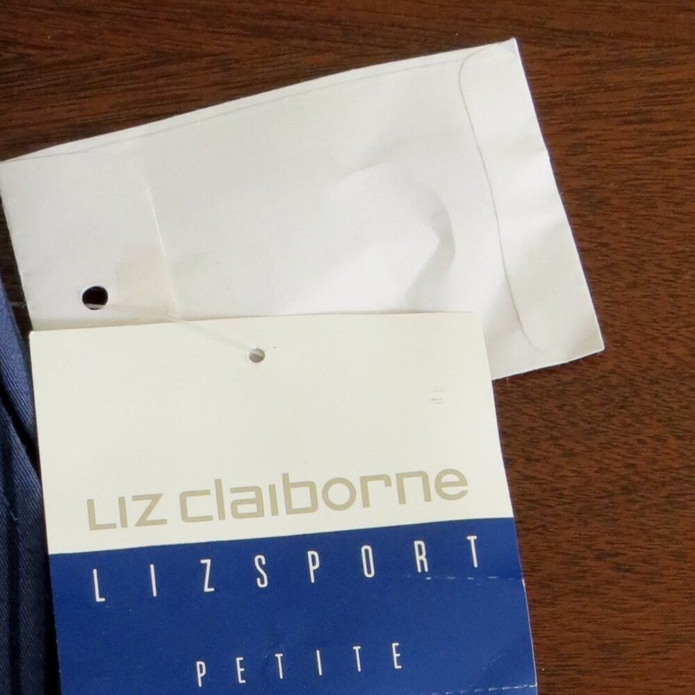 NWT Liz Claiborne Liz Sport Petite Shorts Ship Shape  Size 12 P - Picture 2 of 3